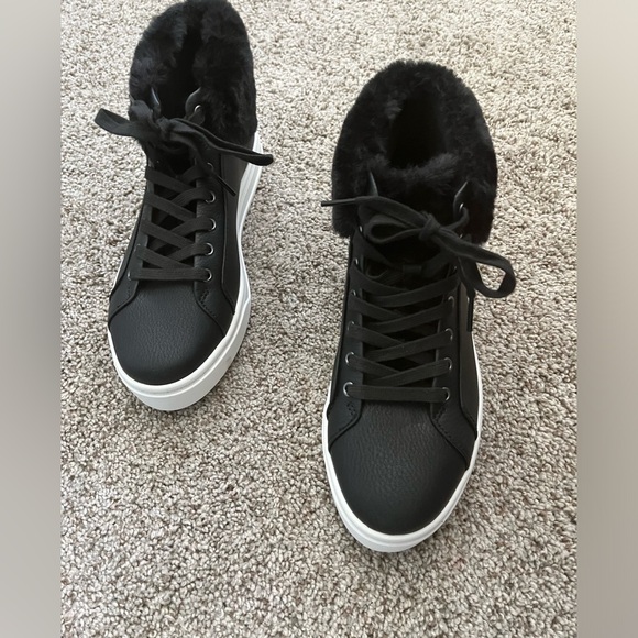 NWOT Koolaburra by UGG Women's Sundell Fuzz Chukka - Black - Size 8 - Picture 2 of 14